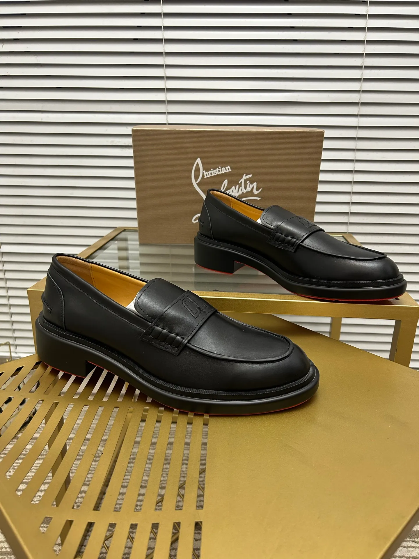 (Customized model) Ex-factory price is 860. christian louboutin (CL red sole shoes) counter series, casual sneakers for couples 📢 📢 📢 Exclusive hot style release 🎈🎈💪 Movable latex feet 👻 Finished outsole line [Proud] 😝Female 35-40# Male 38#-46, global supply😝 [Top version]: Original imported genuine leather upper, top original leather lining, original molded TPU outsole, original 1:1 detail processing, original shoe last,